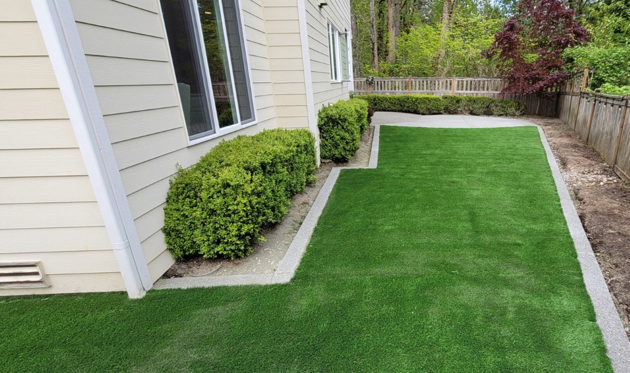Eco-friendly artificial grass reducing water usage in Novato residential yard